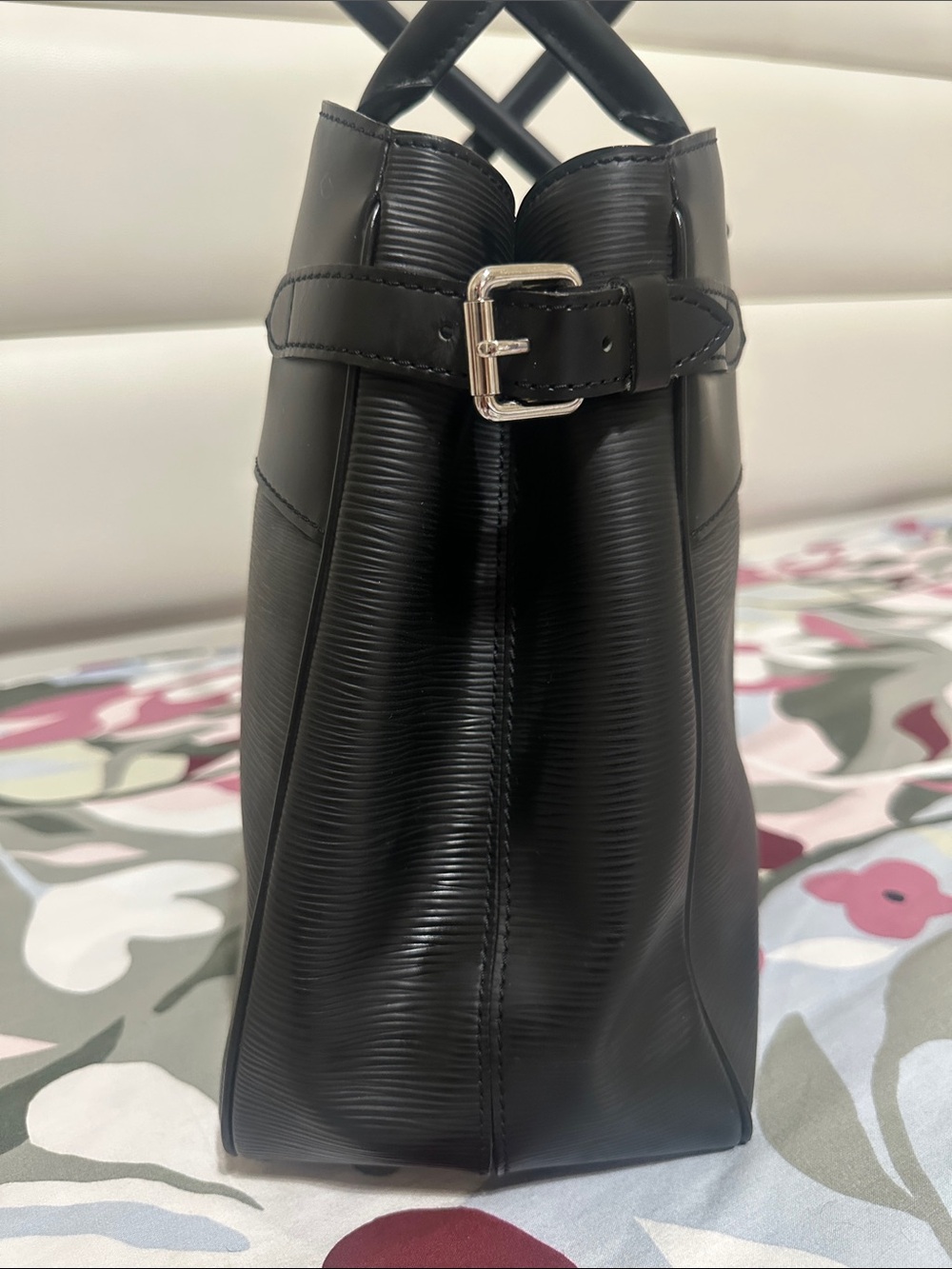 Louis Vuitton Passy Tote Epi Bag in Black - Picture 4 of 15